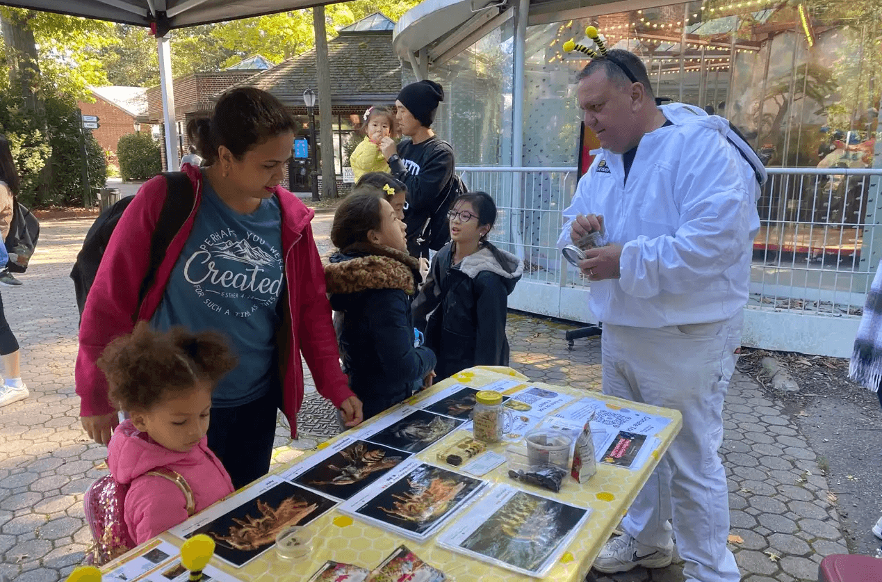 The Bee Conservancy Beekeepers at Staten Island Zoo 